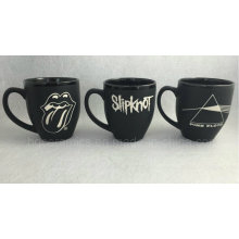 Taza del chorro de arena. Taza grabada, grabada